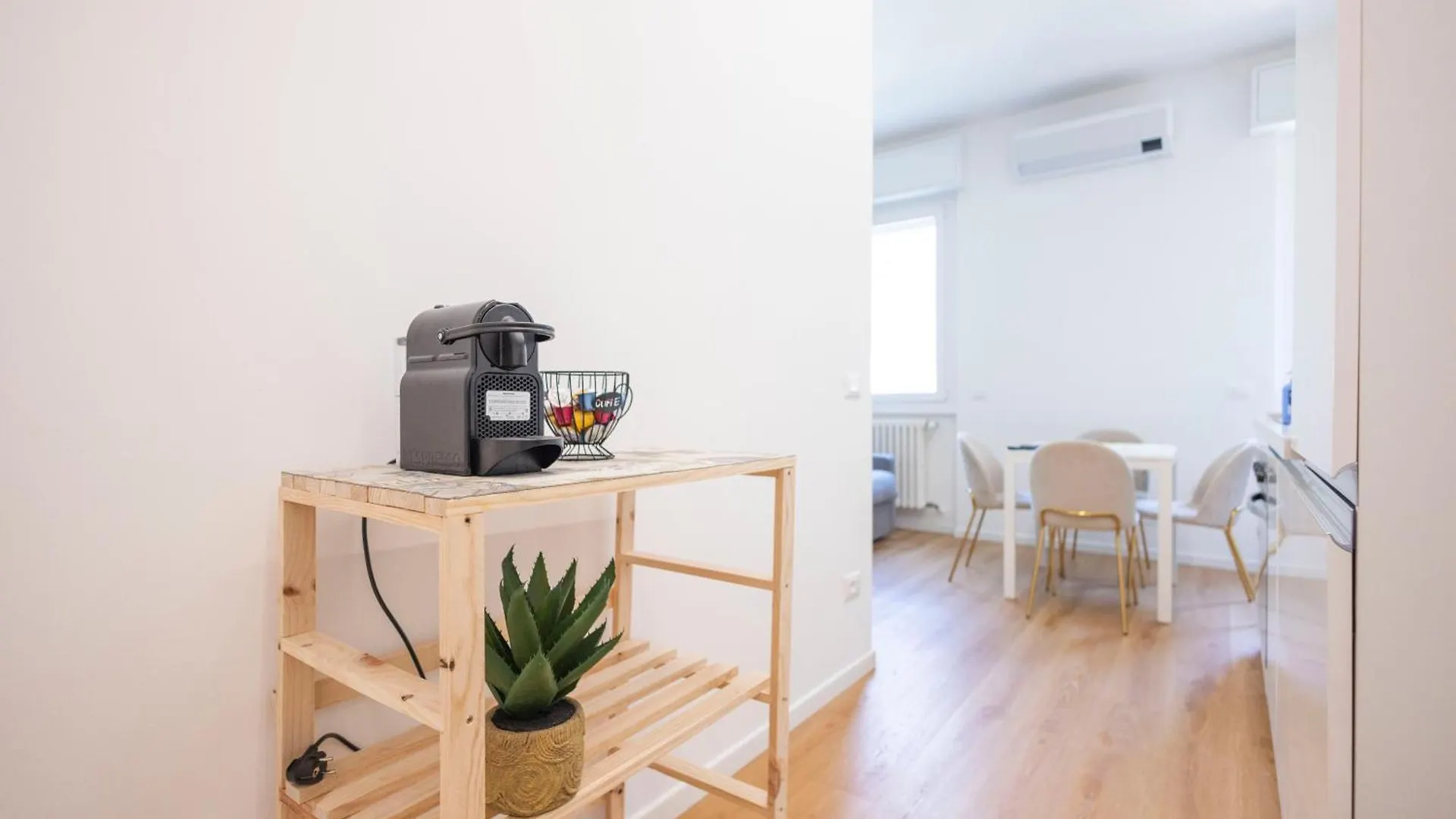 Boutique Apartment N9 Милан 0*,  Италия